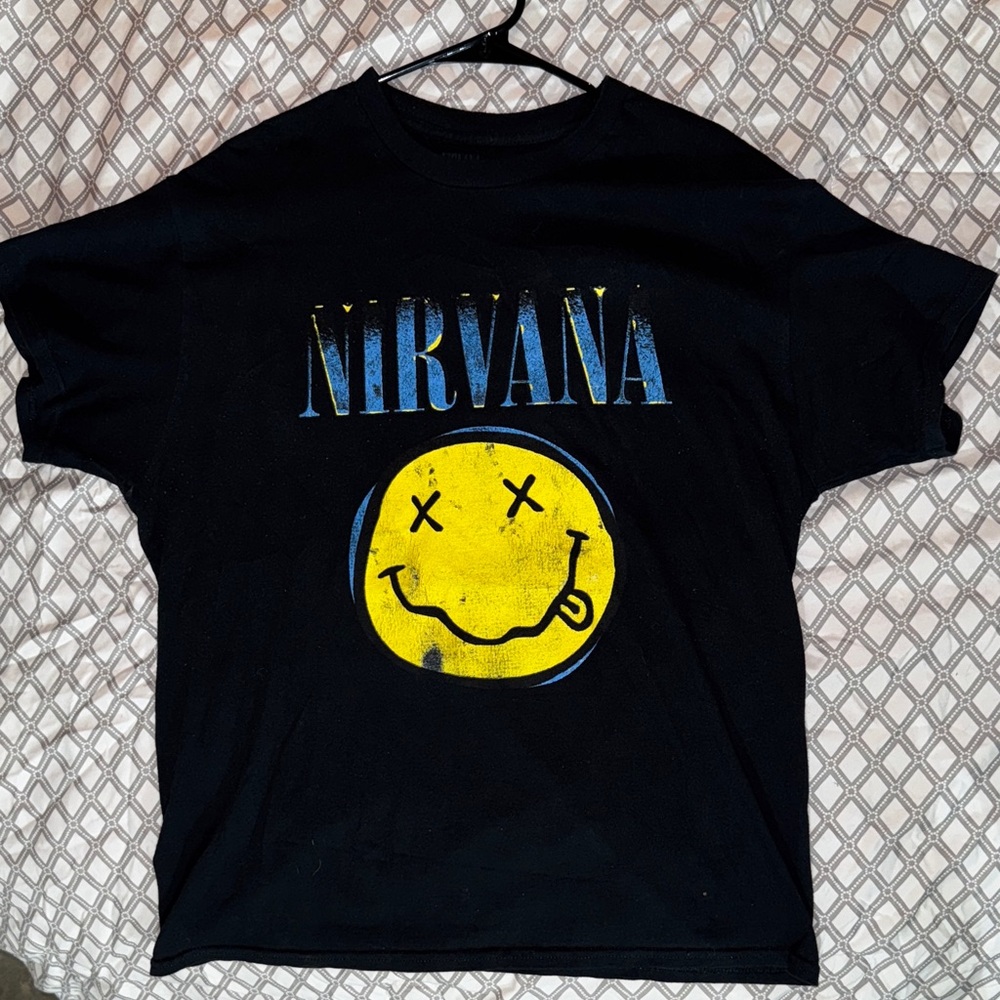 Nirvana Smiley face Tee in Large. EUC. No back hit.